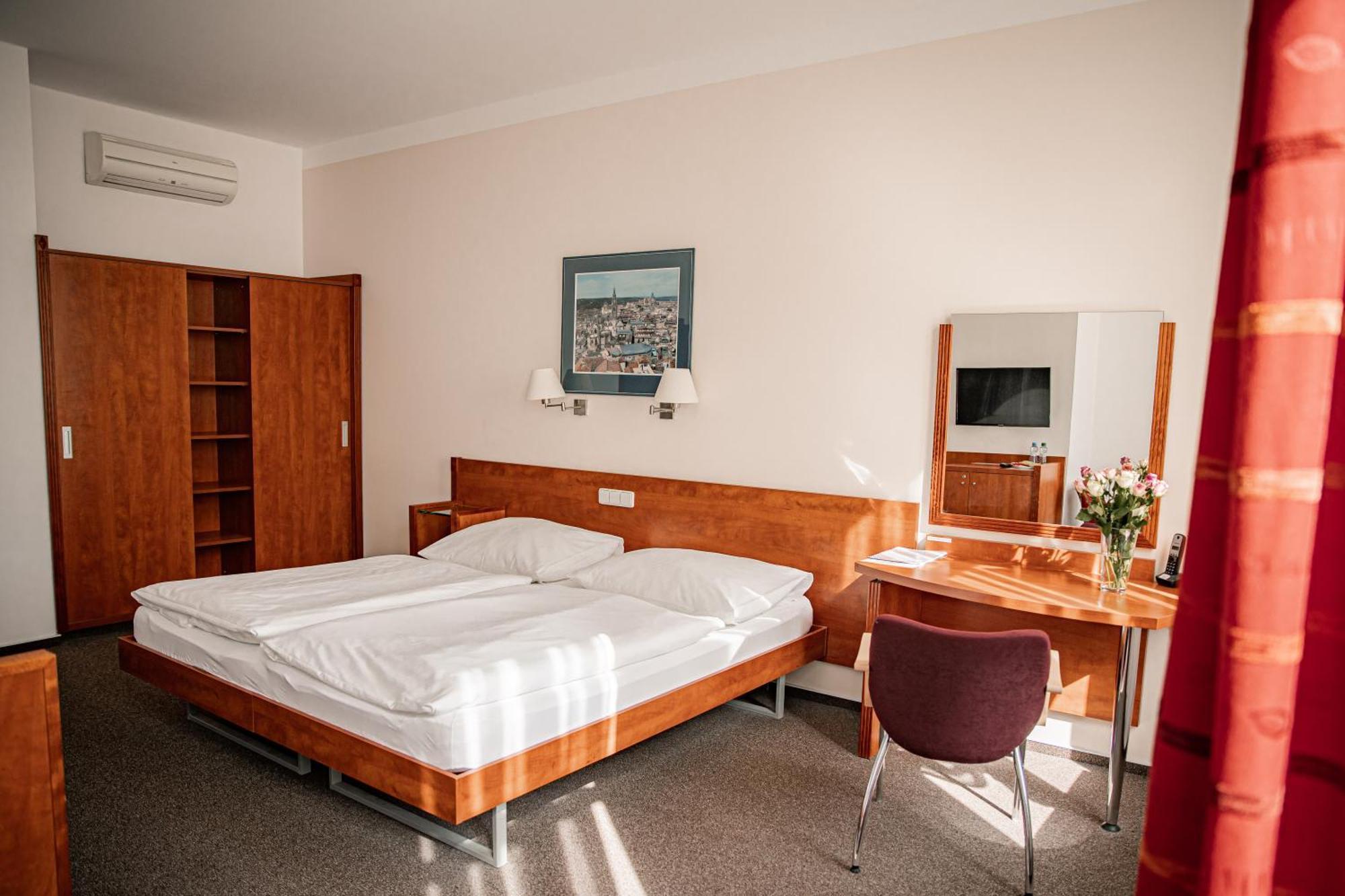 Hotel Iberia Opava Exteriör bild