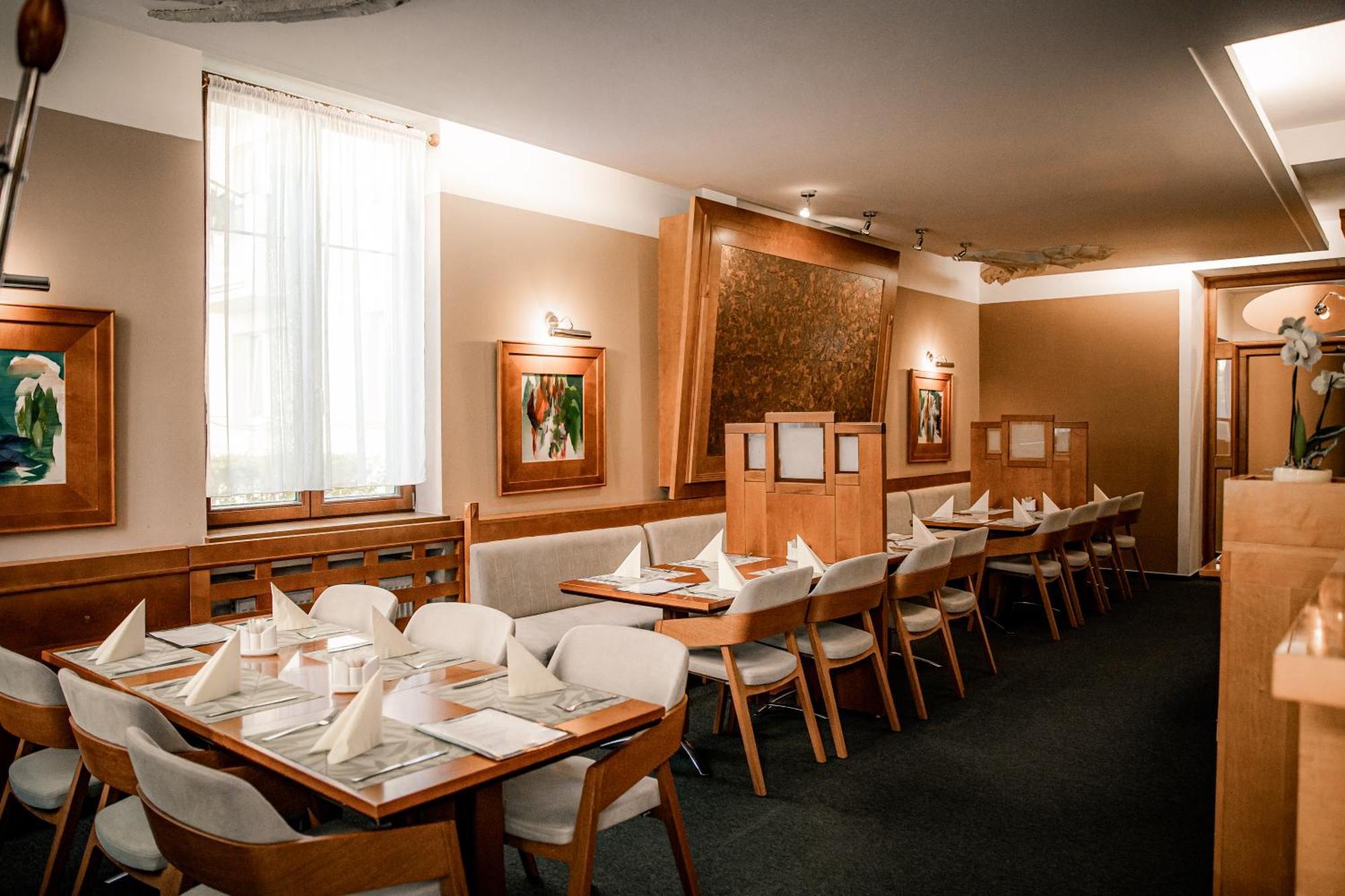 Hotel Iberia Opava Exteriör bild